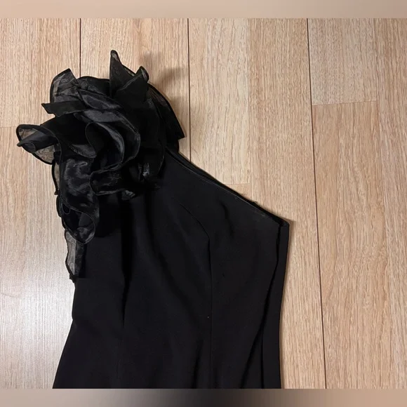 Aidan Mattox by Adrianna Papell Black One Shoulder Gown - Picture 5 of 13